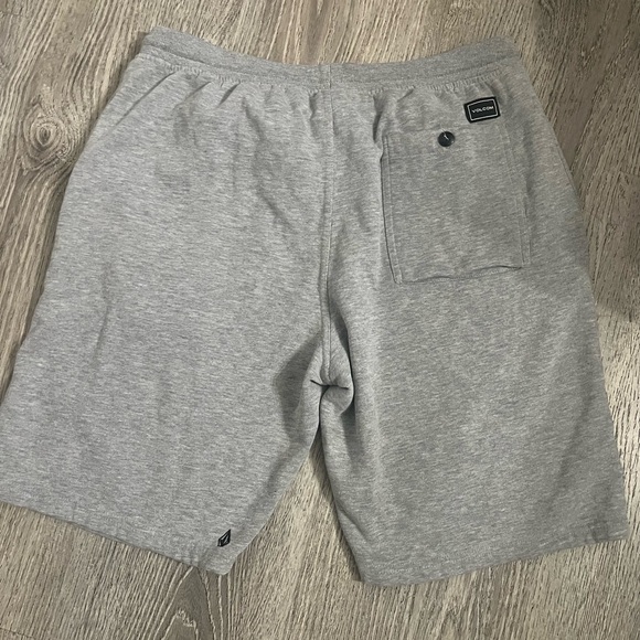 Volcom Men's Grey Shorts - Picture 5 of 5